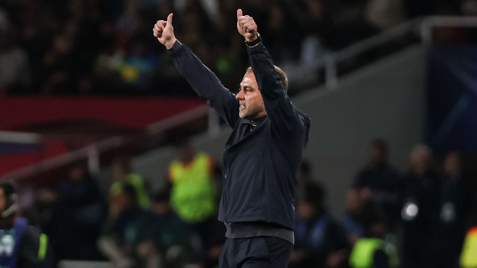 Flick, claro y en español: "Estoy bien en Barcelona; iremos 'paso a paso'" | Ver