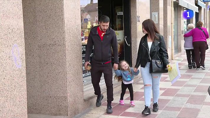 L'Informatiu - Tres anys per poder inscriure la seva filla al Registre Civil