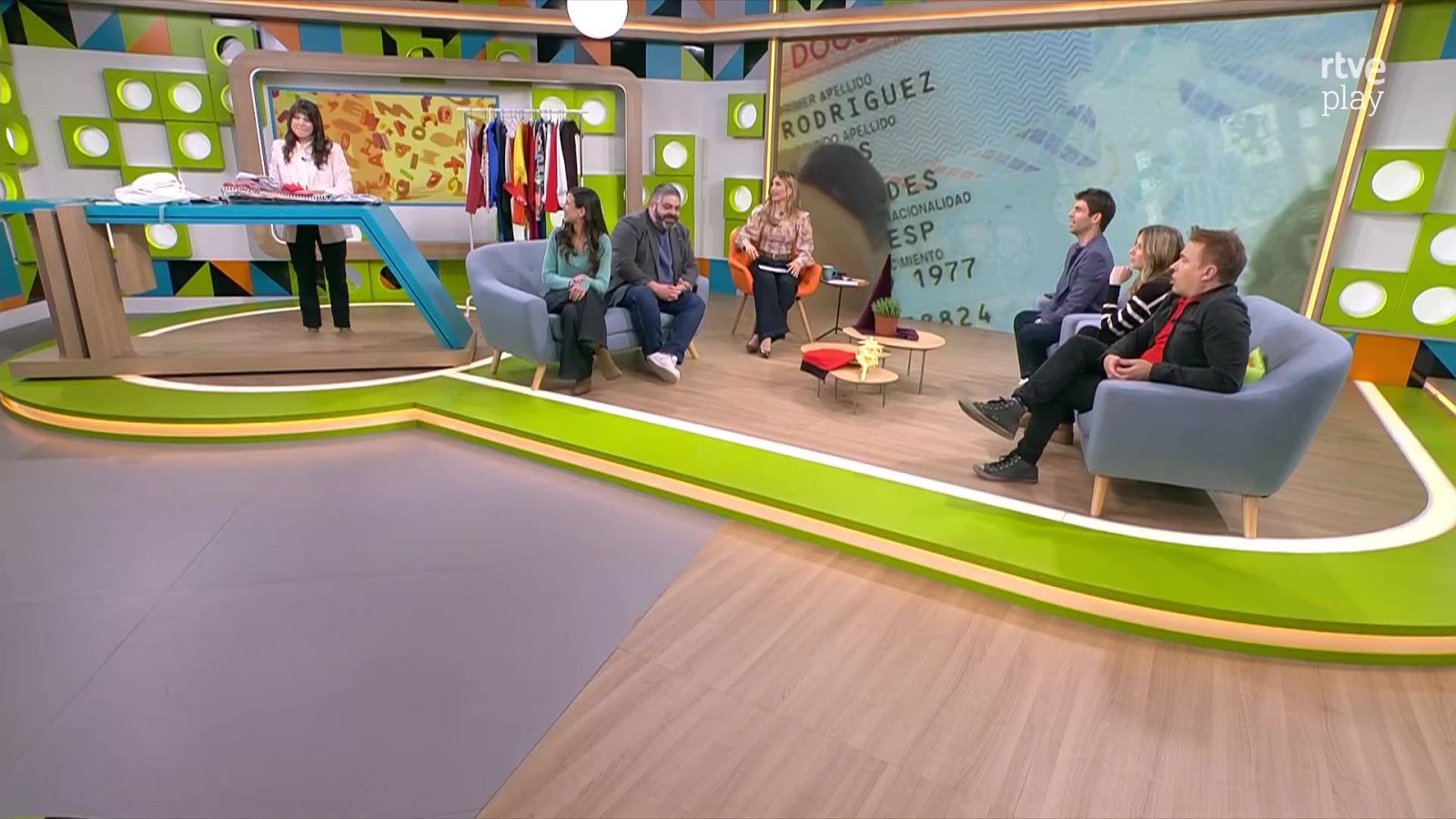 Mor una família catalana, aranzels i Setmana Santa | L'altaveu - L'altaveu | Veure