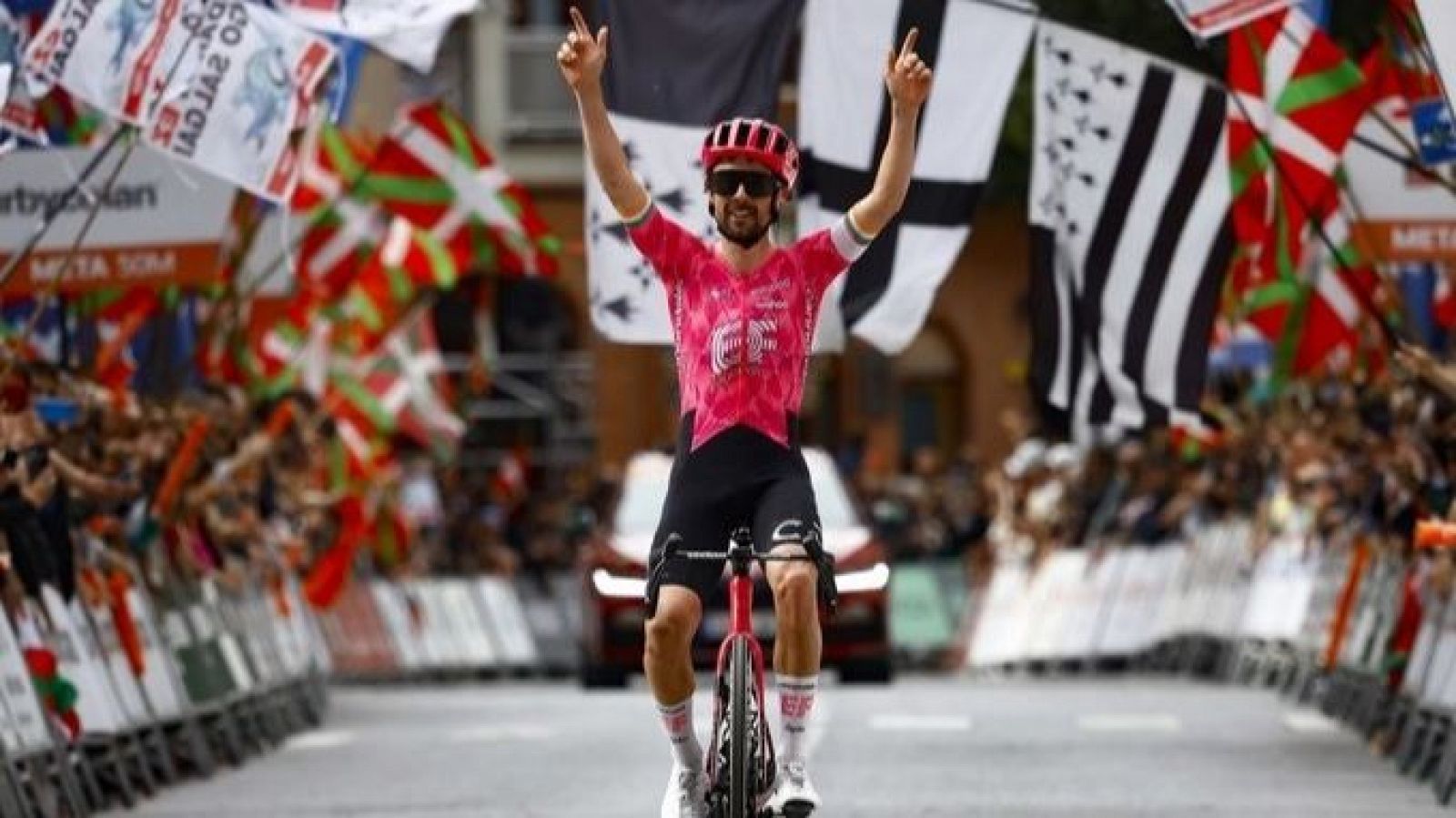 Ben Healy logra un gran triunfo en la Itzulia 2025 - Ciclismo | Ver