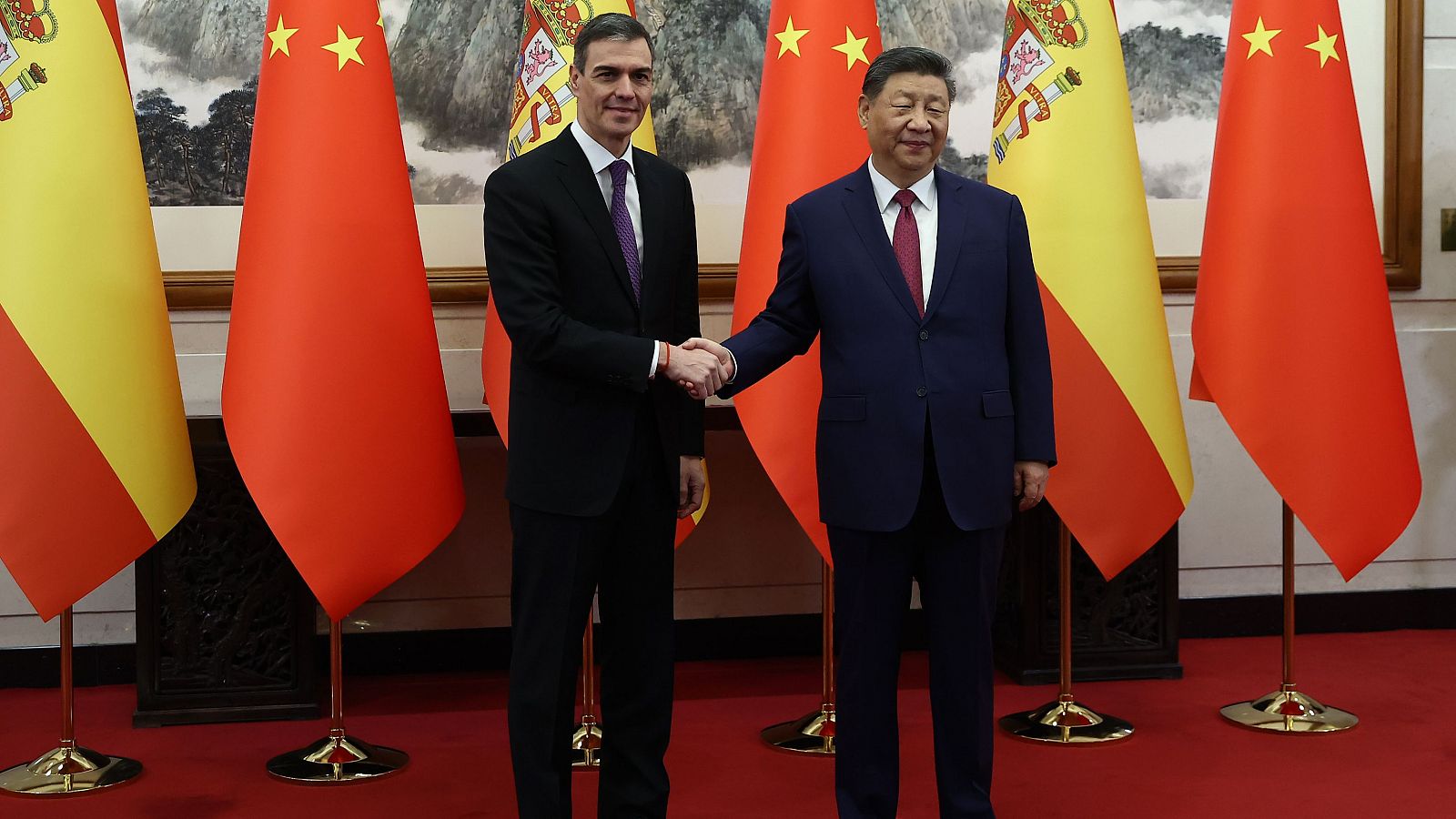 Sánchez se reúne en China con Xi Jinping y le traslada que le ve como "socio de la UE"
