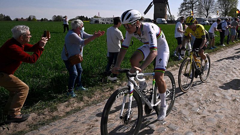 Resumen de la Pars Roubaix femenina 2025: Ferrand Prvot se corona en solitario