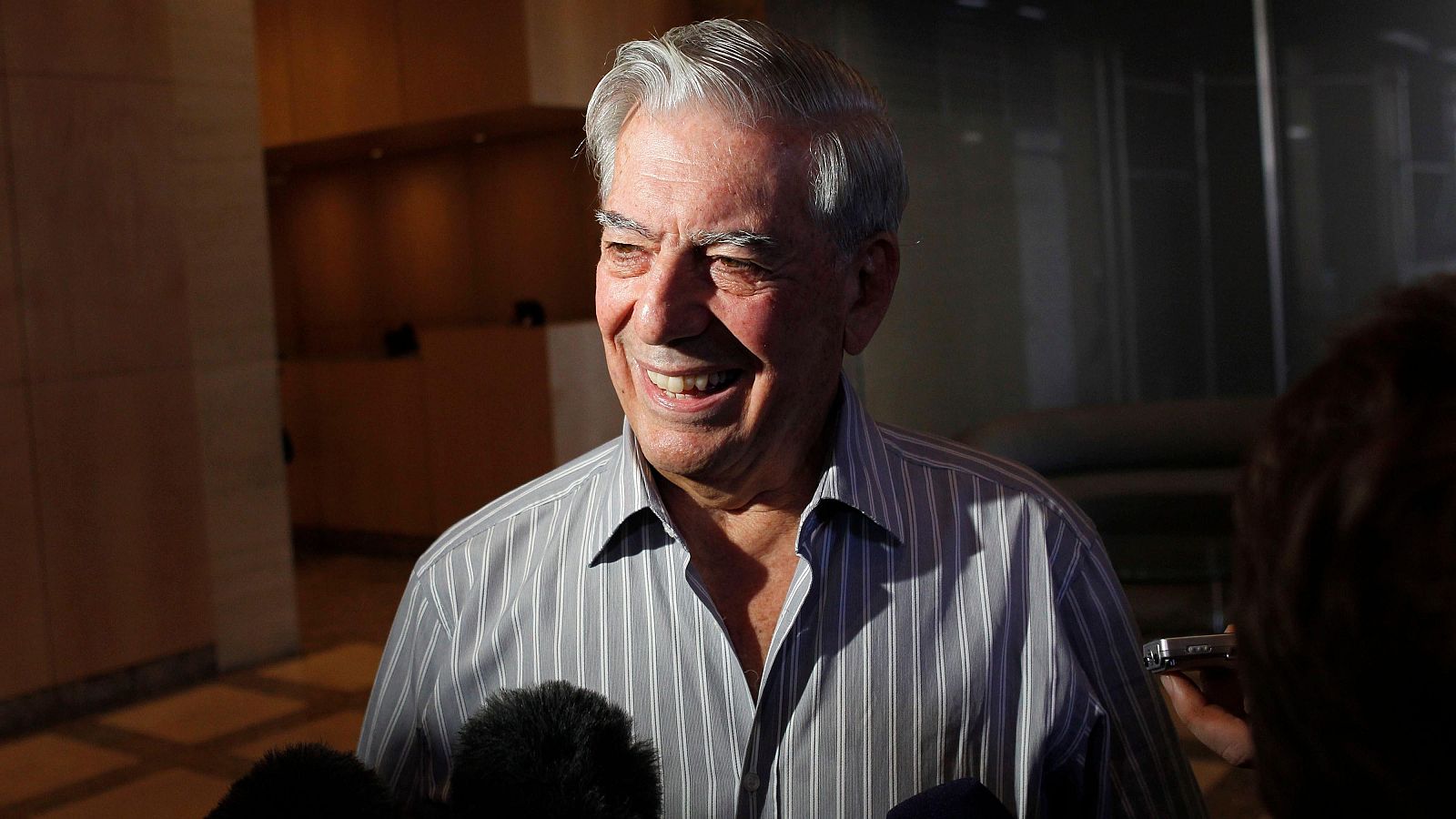 Muere el nobel peruano Mario Vargas Llosa a los 89 años - La hora de La 1 | Ver