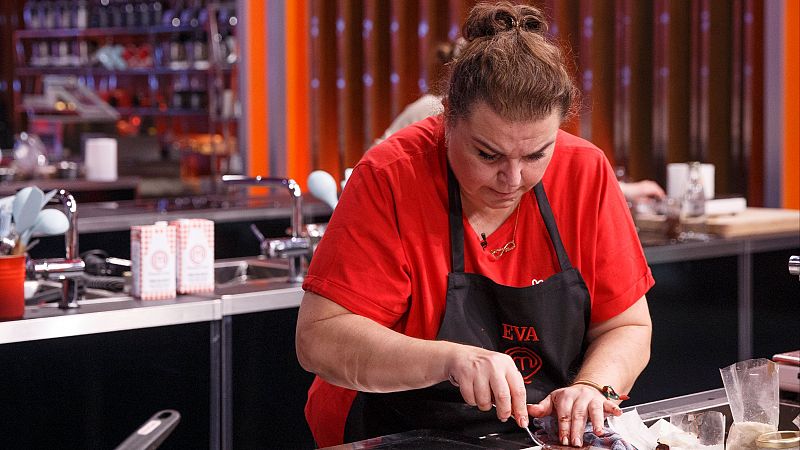 Eva le cuenta a Pitingo cómo se conocieron
