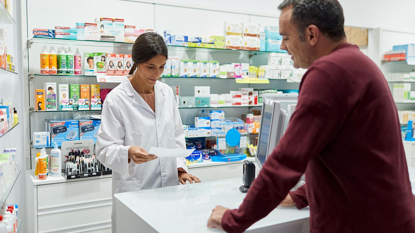 Sanidad defiende su futura ley del medicamento - Telediario 1 | Ver