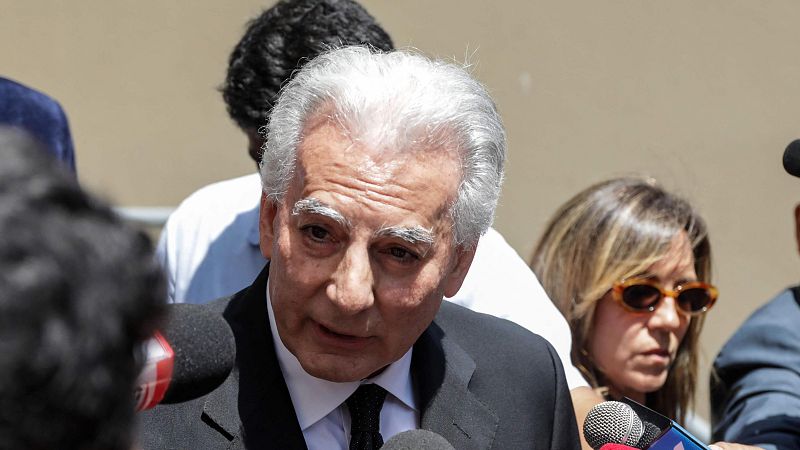 Álvaro Vargas Llosa habla sobre la muerte de su padre - Telediario 2 | Ver