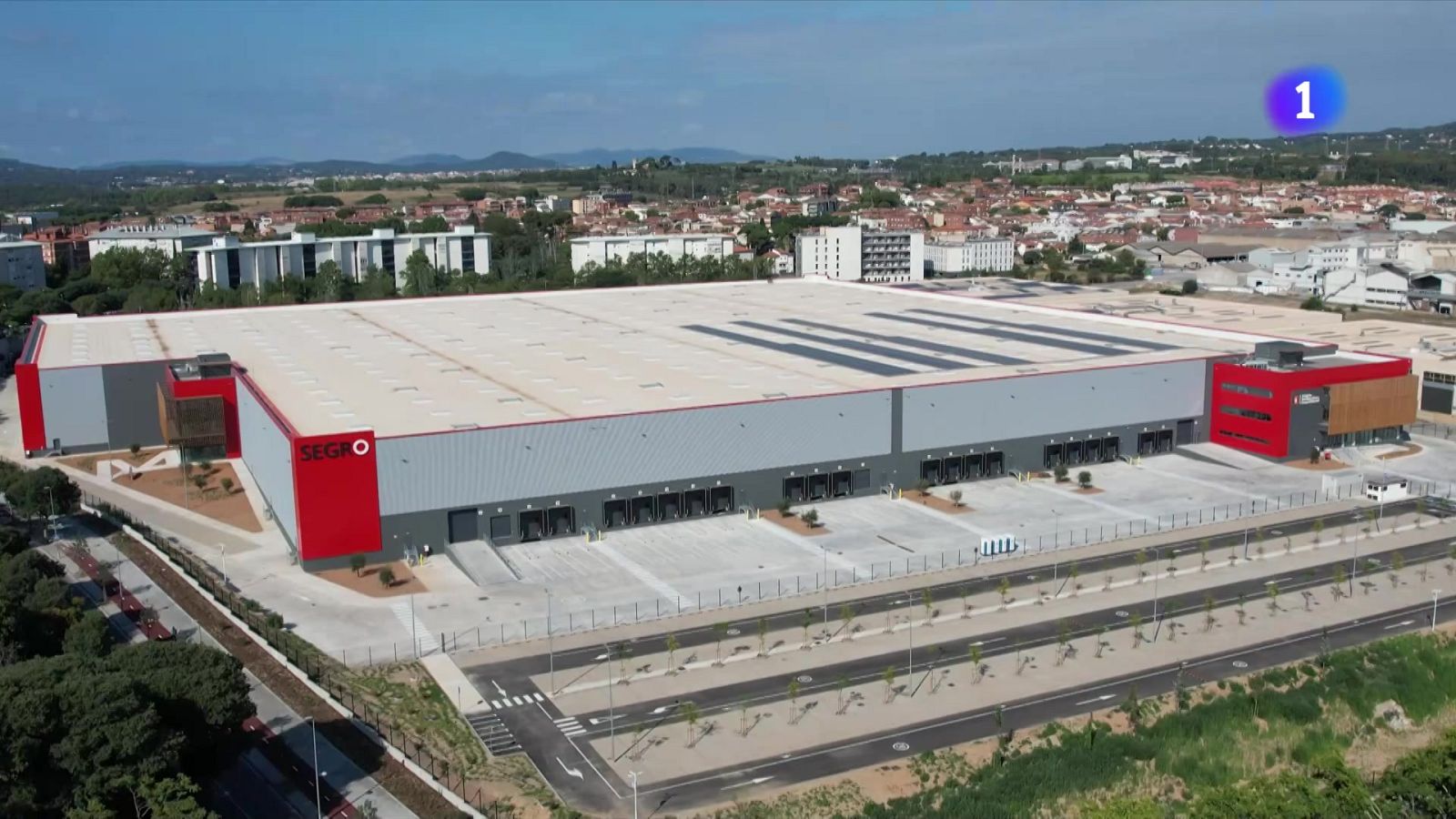 Penguin dobla l’enviament de llibres a Cerdanyola per Sant Jordi - L'Informatiu | Veure