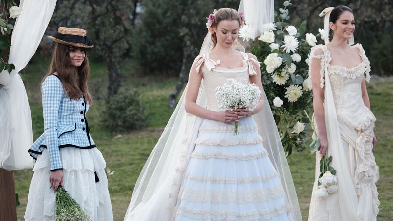 Desfile de la prueba de novias de Maestros de la Costura Celebrity
