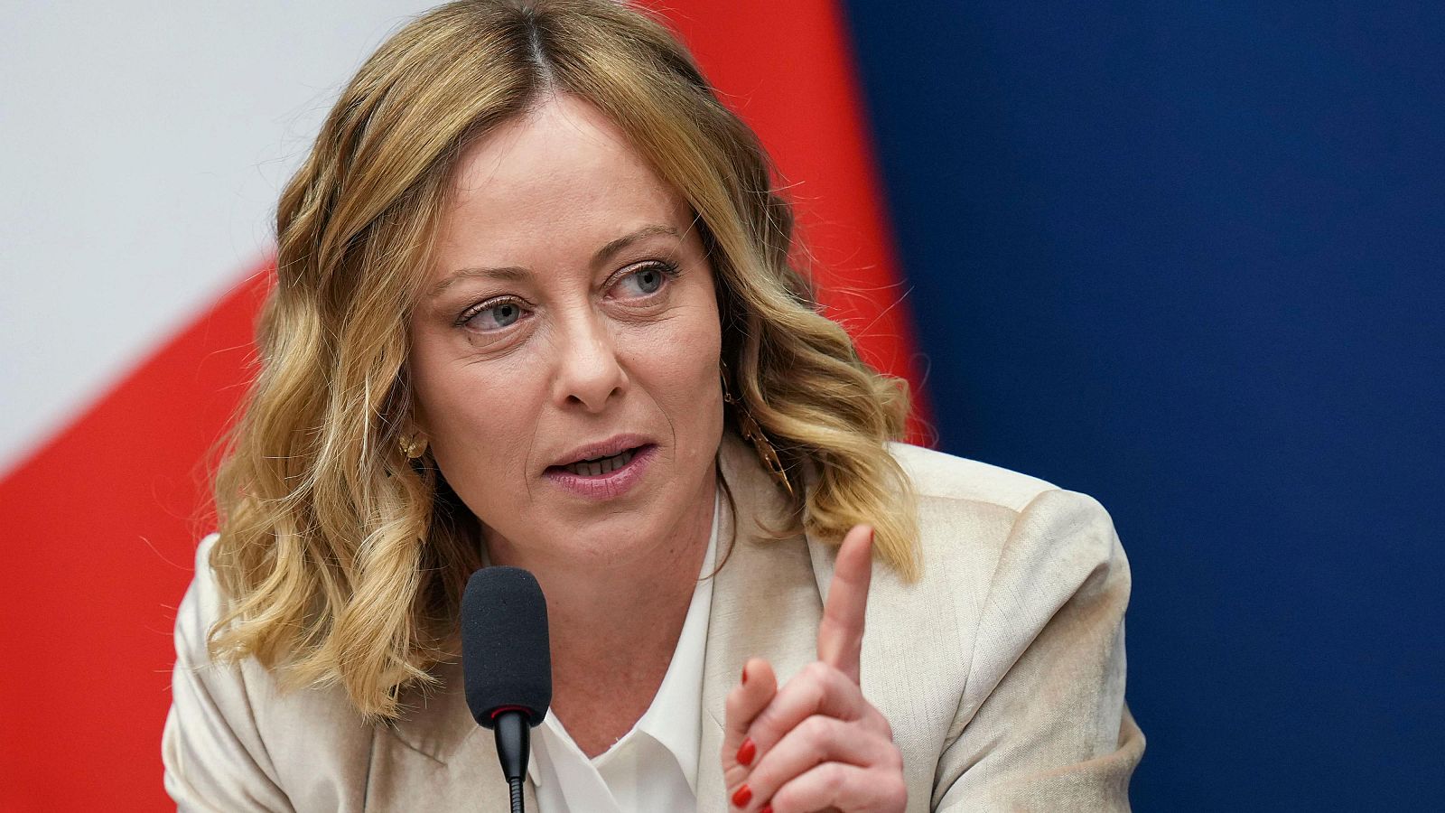 Meloni visita a Trump en la Casa Blanca en plena guerra de aranceles - Informativo 24h | Ver