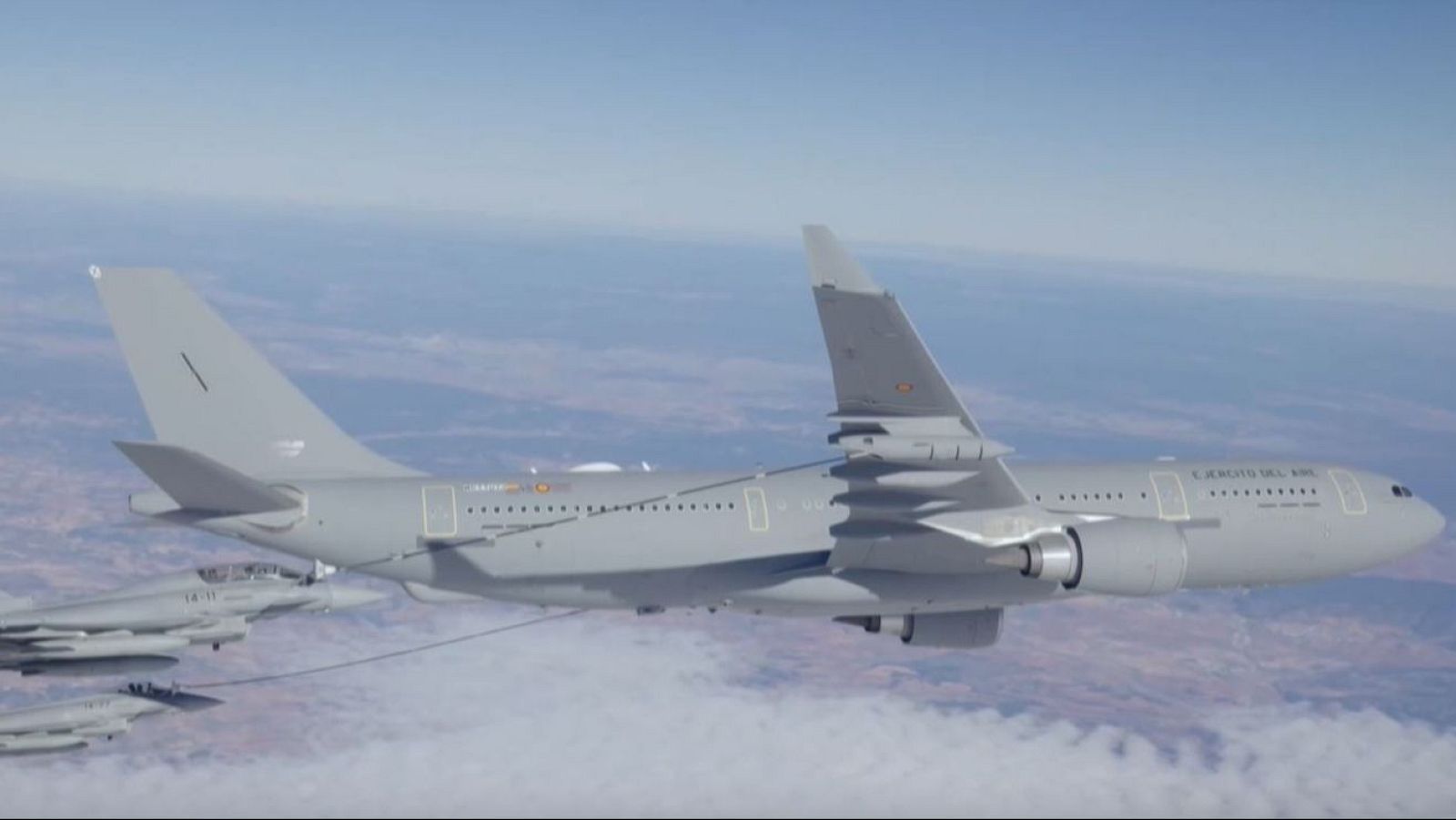 Así es el nuevo avión tanquero del Ejército español - Telediario 1 | Ver