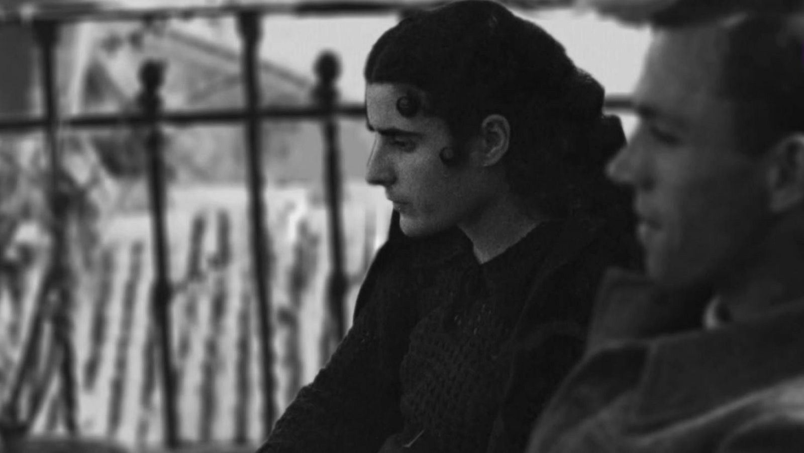 Josefina Manresa, la historia de la mujer de Miguel Hernández que protegió y difundió su obra llega al Teatro Infanta Isabel - Telediario 2 | Ver