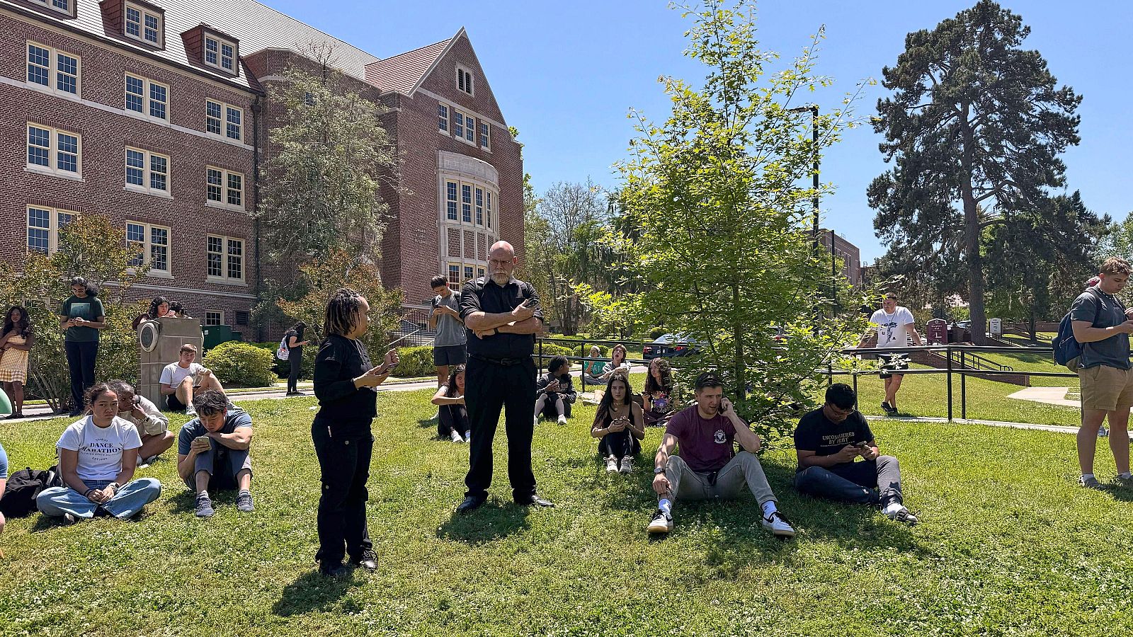 Al menos dos muertos en un tiroteo en una universidad de Florida - Informativo 24h | Ver