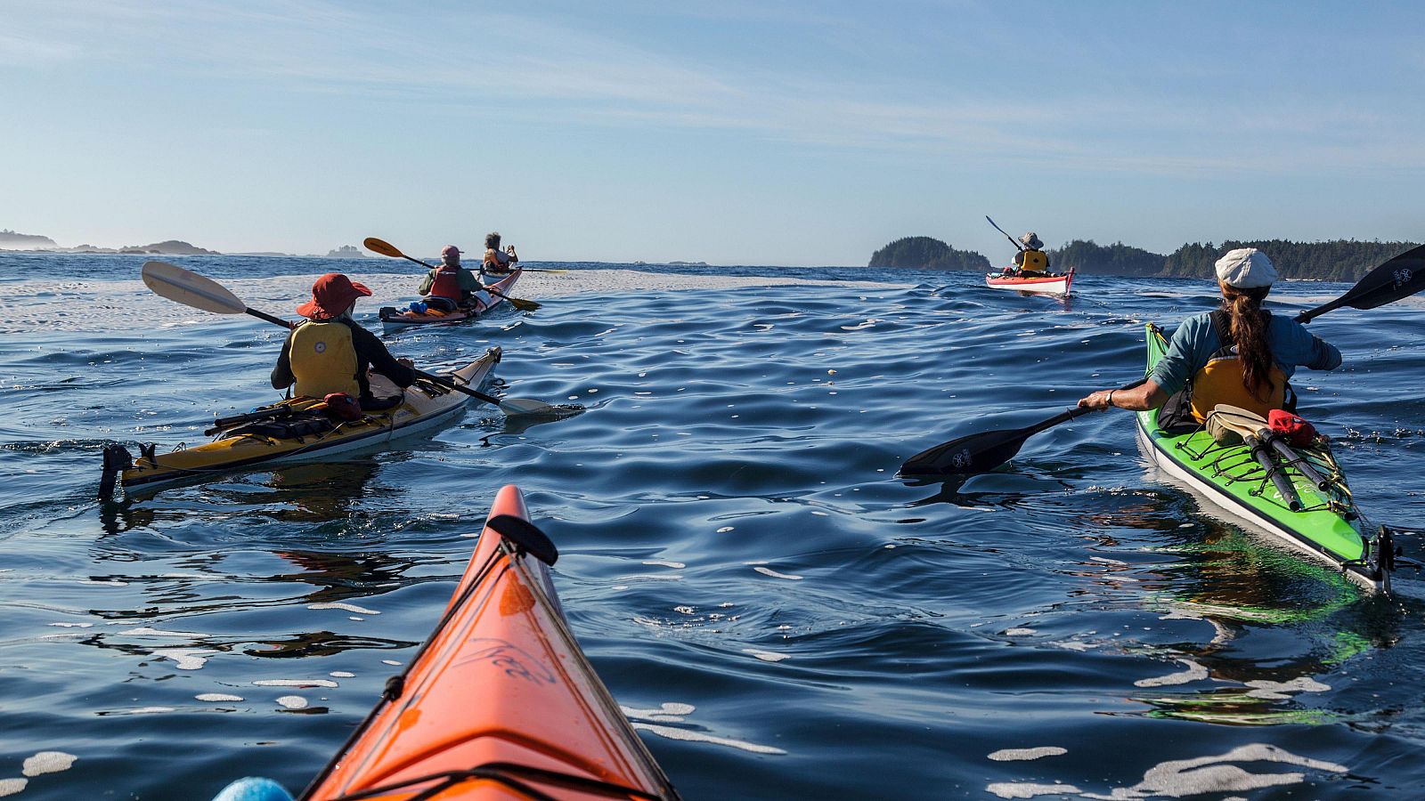 Hacer 'rafting' en ríos o tirarse en paracaídas: cuando el turismo está ligado a la adrenalina - Telediario 1 | Ver