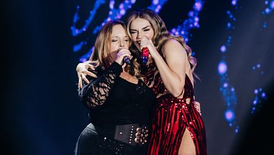 Melody canta "Vuelve conmigo" con Anabel