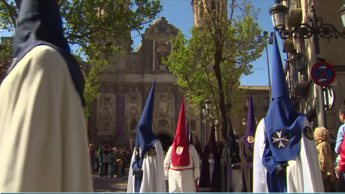Ser cofrade por primera vez cuesta unos mil euros | Ver