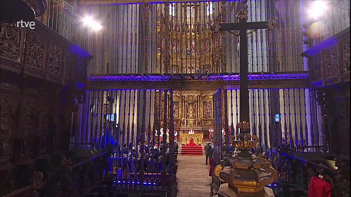 Semana Santa 2025 - Santos Oficios: Triduo Pascual. Misa celebración de la pasión del Señor - ver ahora