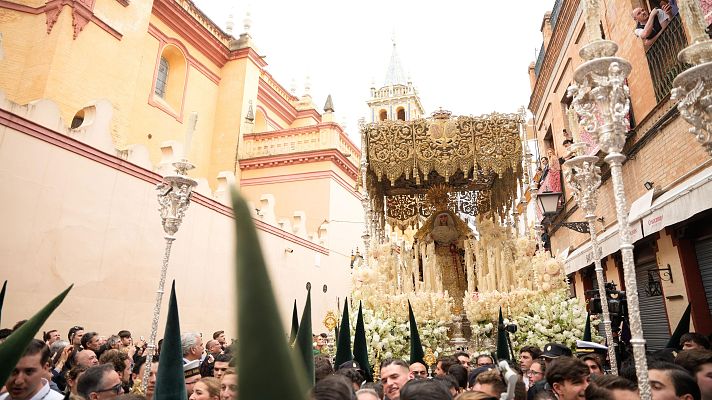 Viernes Santo de procesiones en Andalucía - Telediario 2 | Ver