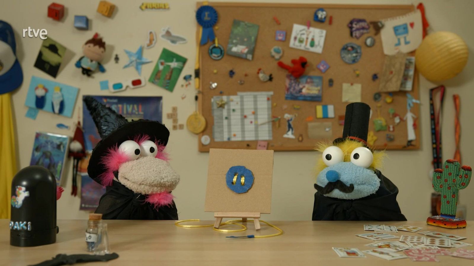 Coser un botón con aguja fake de cartón - Agus & Lui: Churros y Crafts | Ver