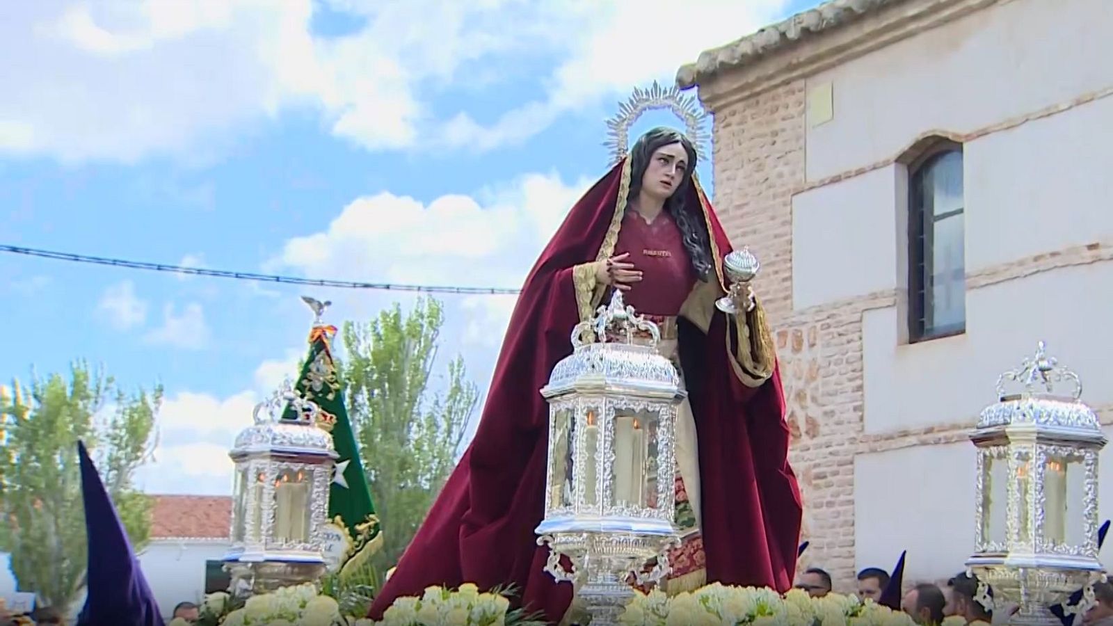 España celebra varias procesiones de Sábado Santo | Ver