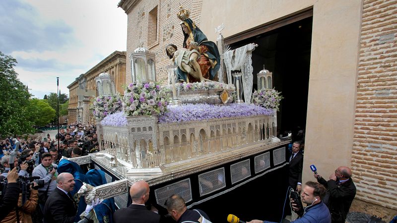Miles de fieles salen a las calles de toda España para celebrar el Sábado Santo