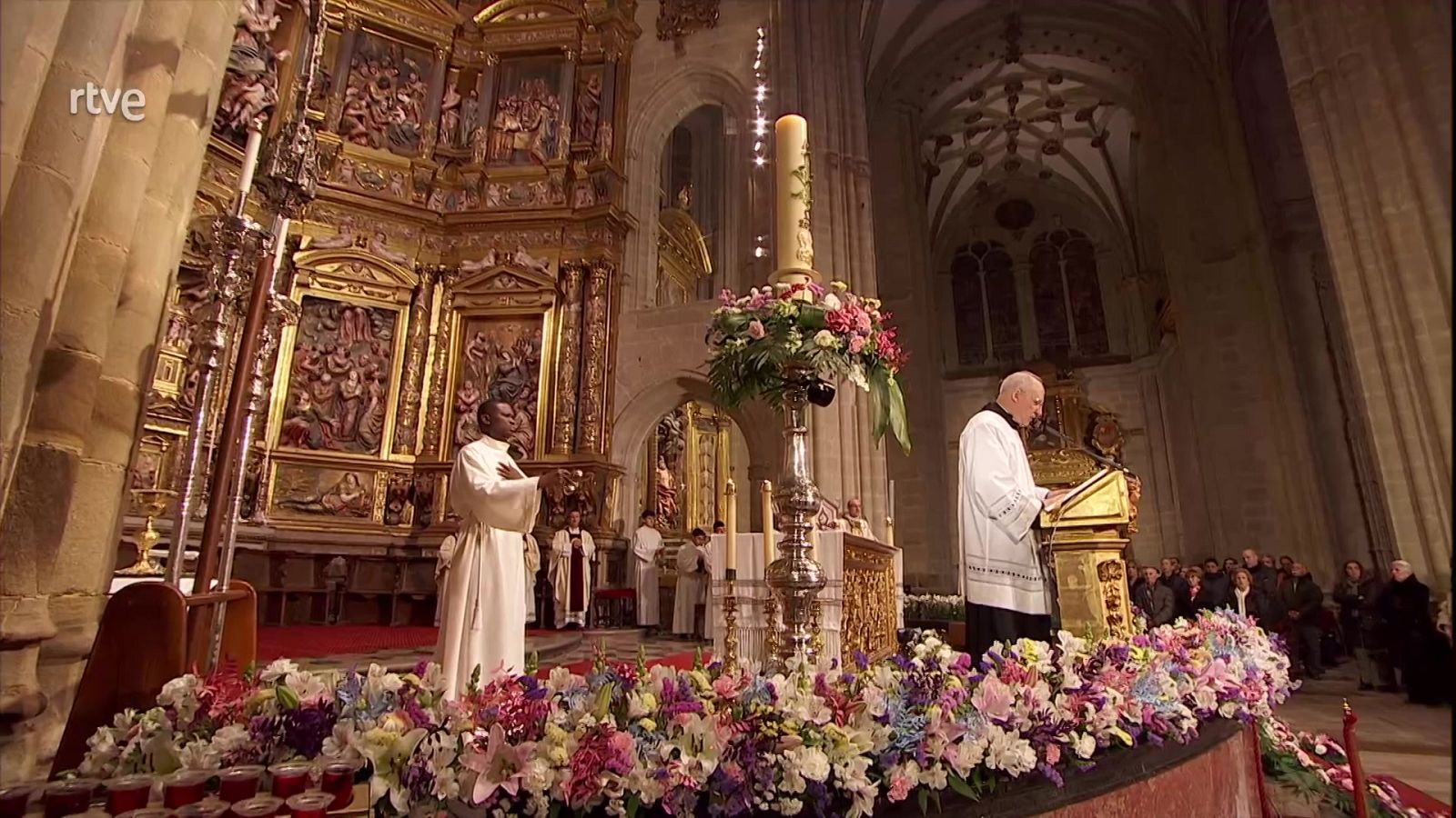 Semana Santa 2025 - Santos Oficios: Triduo Pascual. Celebración de la misa de la Vigilia Pascual en la resurrección del Señor - ver ahora