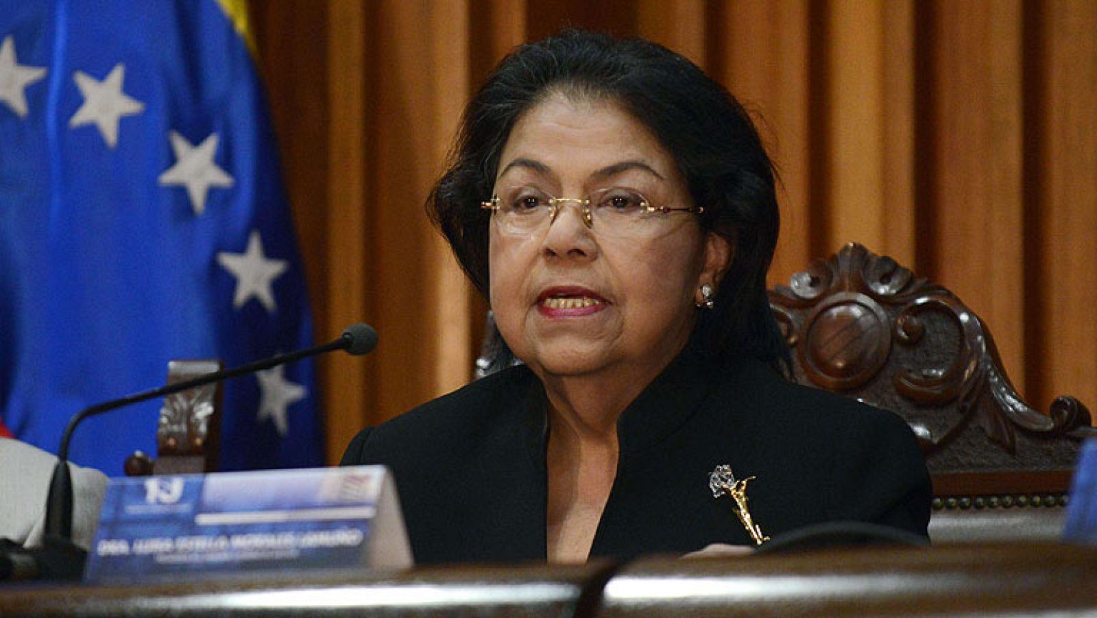 El Tribunal Supremo de Justicia de Venezuela (TSJ) consideró hoy que no es necesario que Hugo Chávez asuma en la toma de posesión de mañana por ser un mandatario reelecto y consideró que el gobernante puede hacerlo más adelante ante ese órgano.   El Supremo avaló así la tesis del oficialismo, que defiende que el acto de toma de juramento de mañana es un "formalismo" que el presidente puede completar una vez supere el postoperatorio que sigue en Cuba, donde fue operado el pasado 11 de diciembre por cuarta vez de un cáncer.