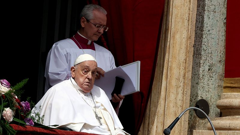 La corresponsal en Roma, Begoña Alegría: "A las 7:35, el cardenal Farrell comunicaba la muerte del papa"