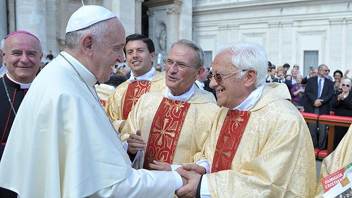 Especiales informativos - El Padre Ángel, sobre la muerte del papa: "Era un amigo al que le gustaba estar cerca de la gente"