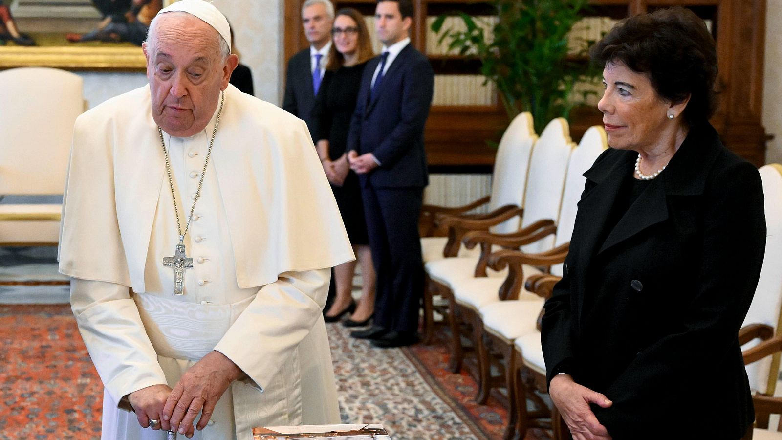 Celáa: "El papa ha sido simbólico hasta en la hora de despedirse" - Informativo 24h | Ver