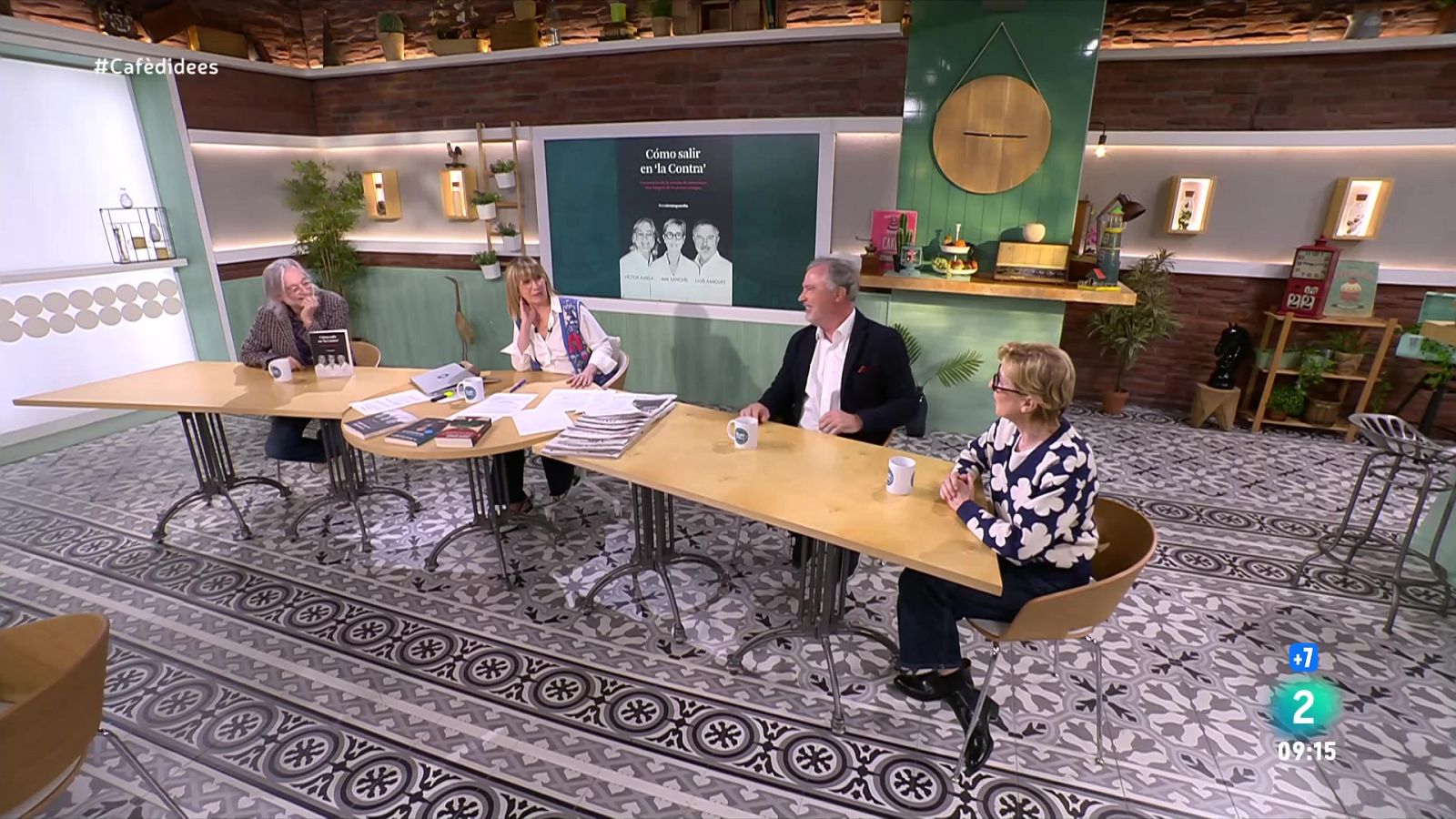 Víctor Amela, Lluís Amiguet i Ima Sanchis presenten "Cómo salir en 'La Contra'" - Cafè d'idees | Veure