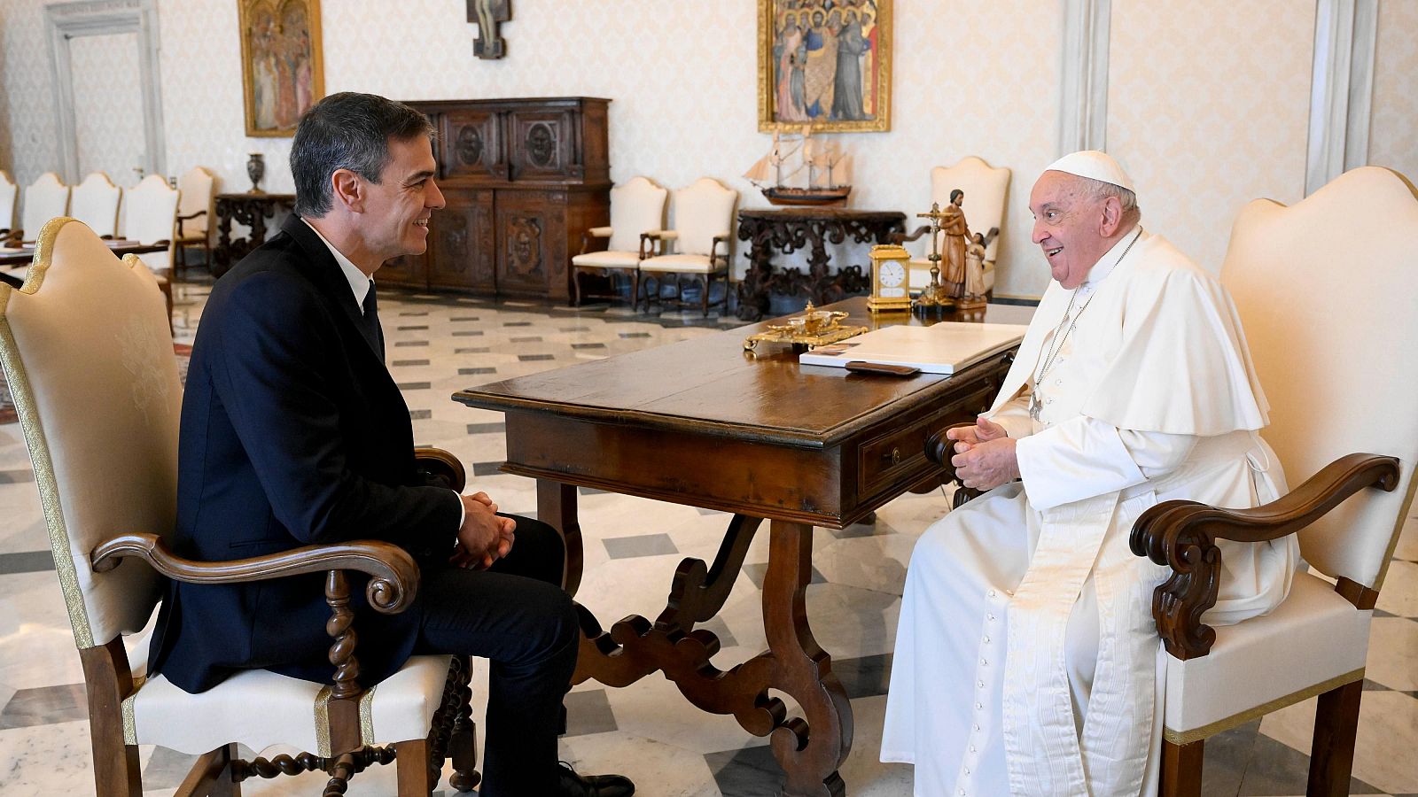 La relación de España con el papa Francisco - Telediario 2 | Ver
