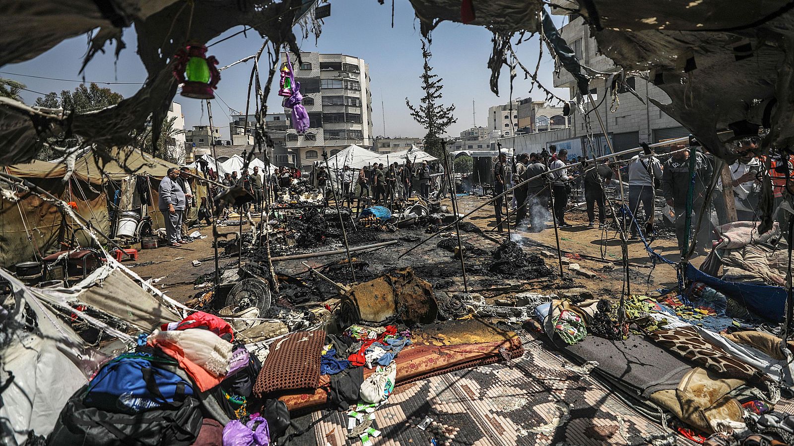El papa que no falló en su llamada diaria a Gaza - Telediario 1 | Ver