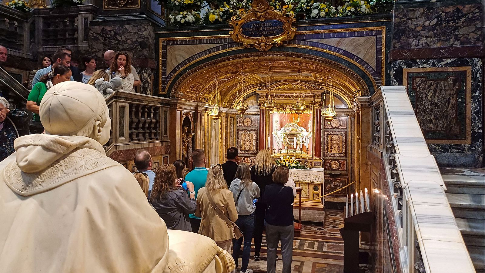 Comienzan los preparativos en Santa María la Mayor para la sepultura del papa | Ver