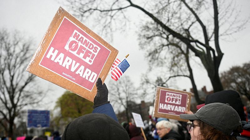 La universidad de Harvard demanda a Trump por injerencias políticas | Ver