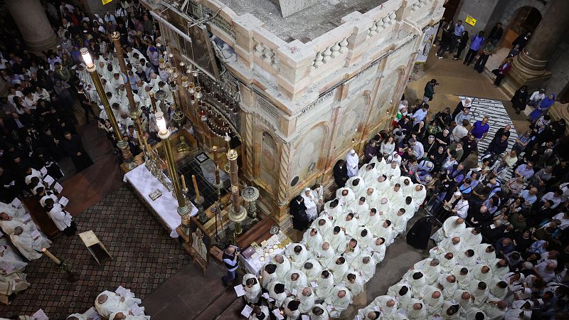 Misa en la iglesia del Santo Sepulcro en Jerusalén por la muerte del papa
