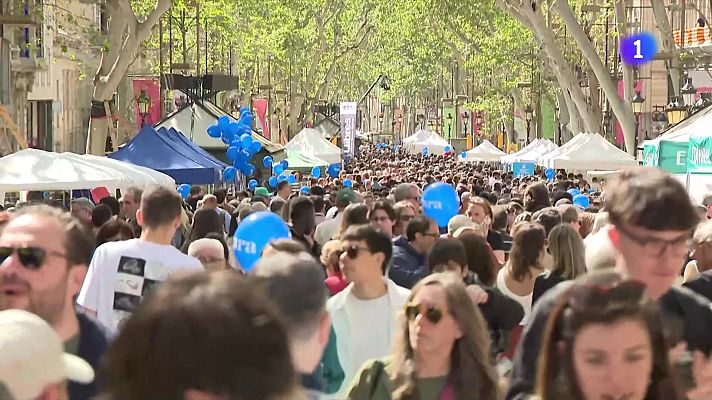 L'Informatiu - Sant Jordi 2025 omple els carrers de llibres i roses amb un ambient festiu i primaveral