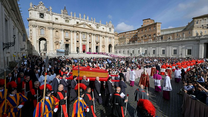 El traslado del féretro del papa Francisco desde Santa Marta a San Pedro, al detalle