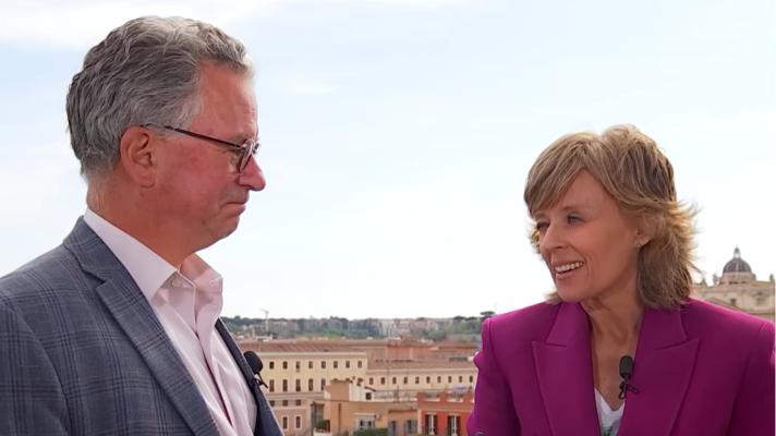 Informativo 24h - TVE entrevista al biógrafo del papa Francisco, Austen Ivereigh