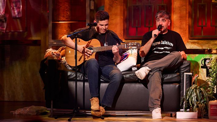 La Revuelta | Estopa cantan \"Como Camarón\" y \"Tu calorro\" 23/4/25 - La Revuelta | Ver