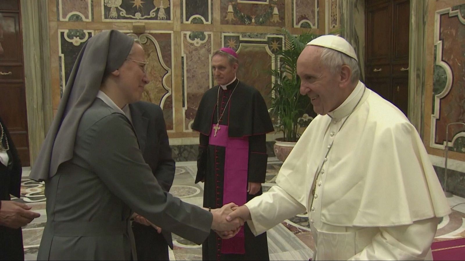 El techo de cristal y el papel de la mujer en el Vaticano | Ver