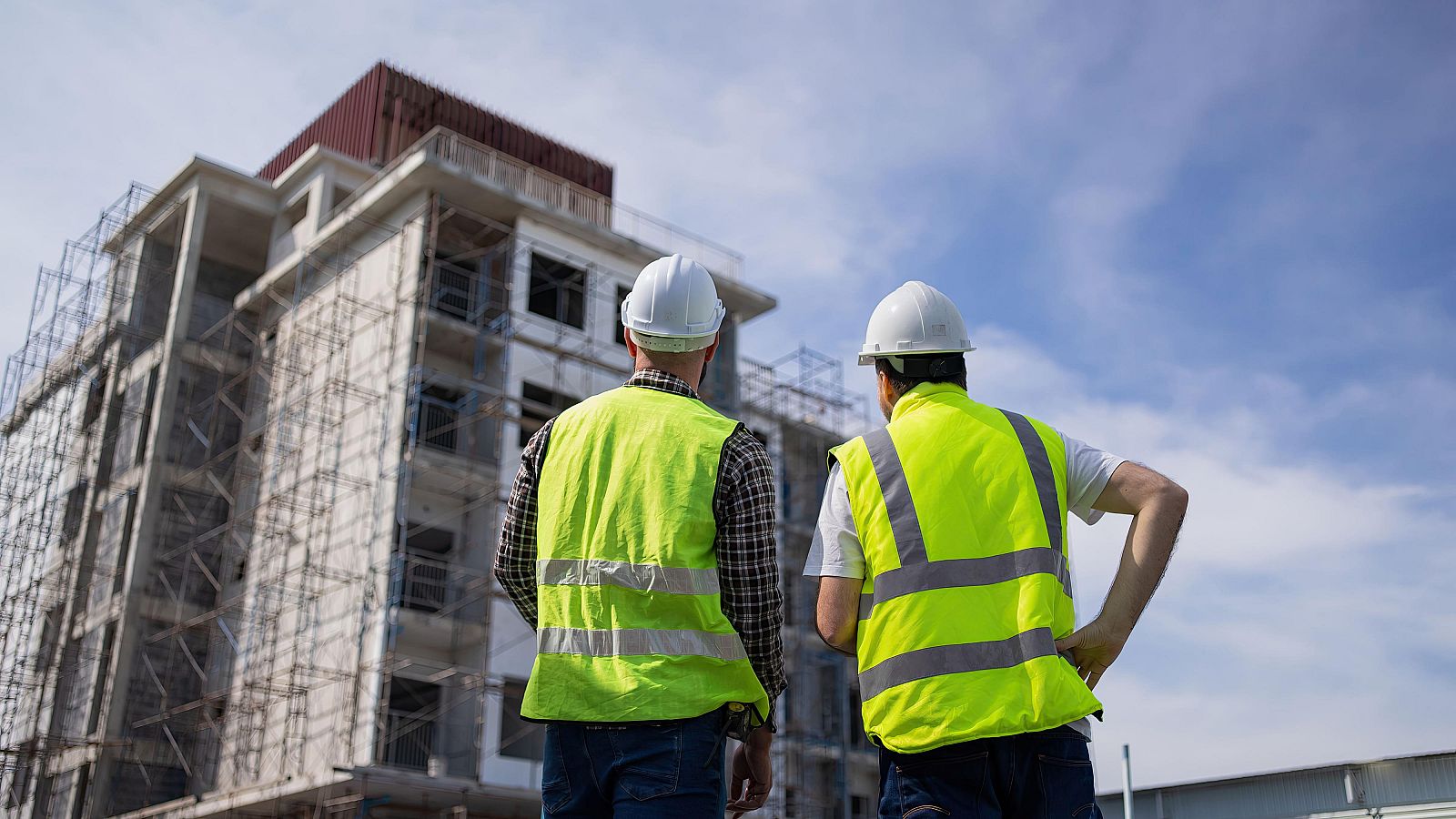 Aumenta el número de construcciones industriales - Telediario 1 | Ver