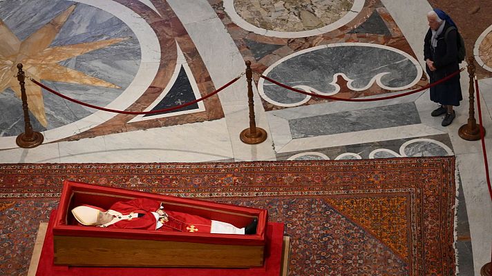 Telediario 1 - Los vecinos de sor Geneviève, la monja amiga del papa, la recuerdan por su bondad