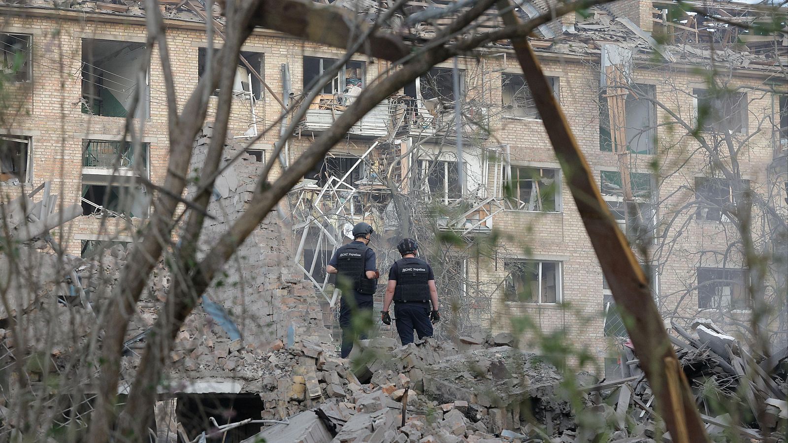 Trump pide a Putin que cese sus ataques a Ucrania tras una dura ofensiva sobre Kiev