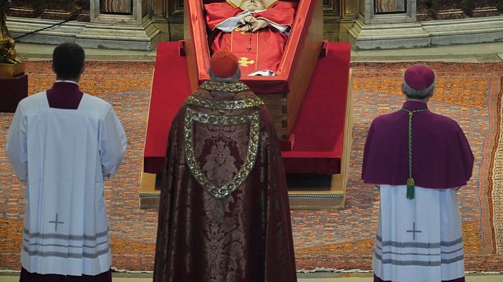 La tarde en 24h - Camarlengo, cónclave... ¿Qué significan las palabras usadas en la despedida del papa?