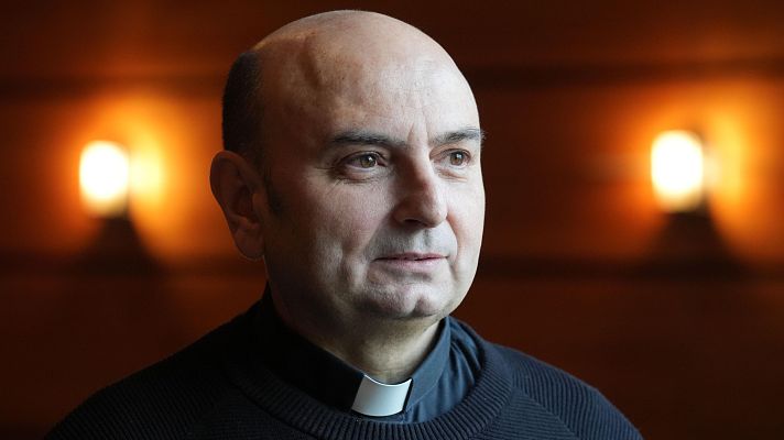 Gabriel Romanelli, párroco de Gaza: \"El papa se ganó el cariño de los refugiados\" - Especiales informativos | Ver