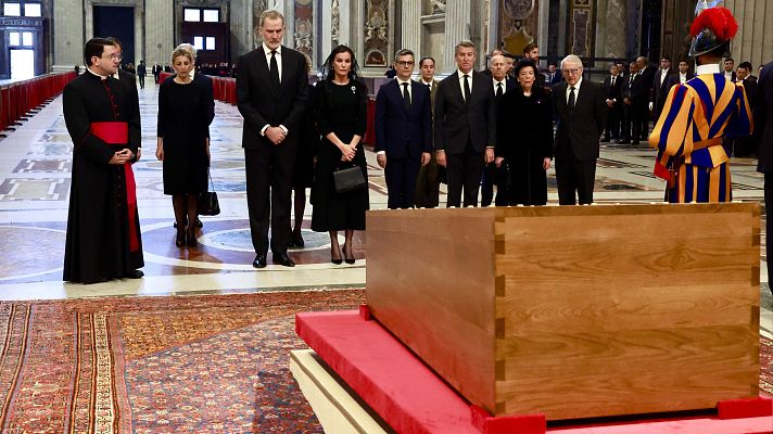 Los reyes despiden al papa en un multitudinario funeral | Ver