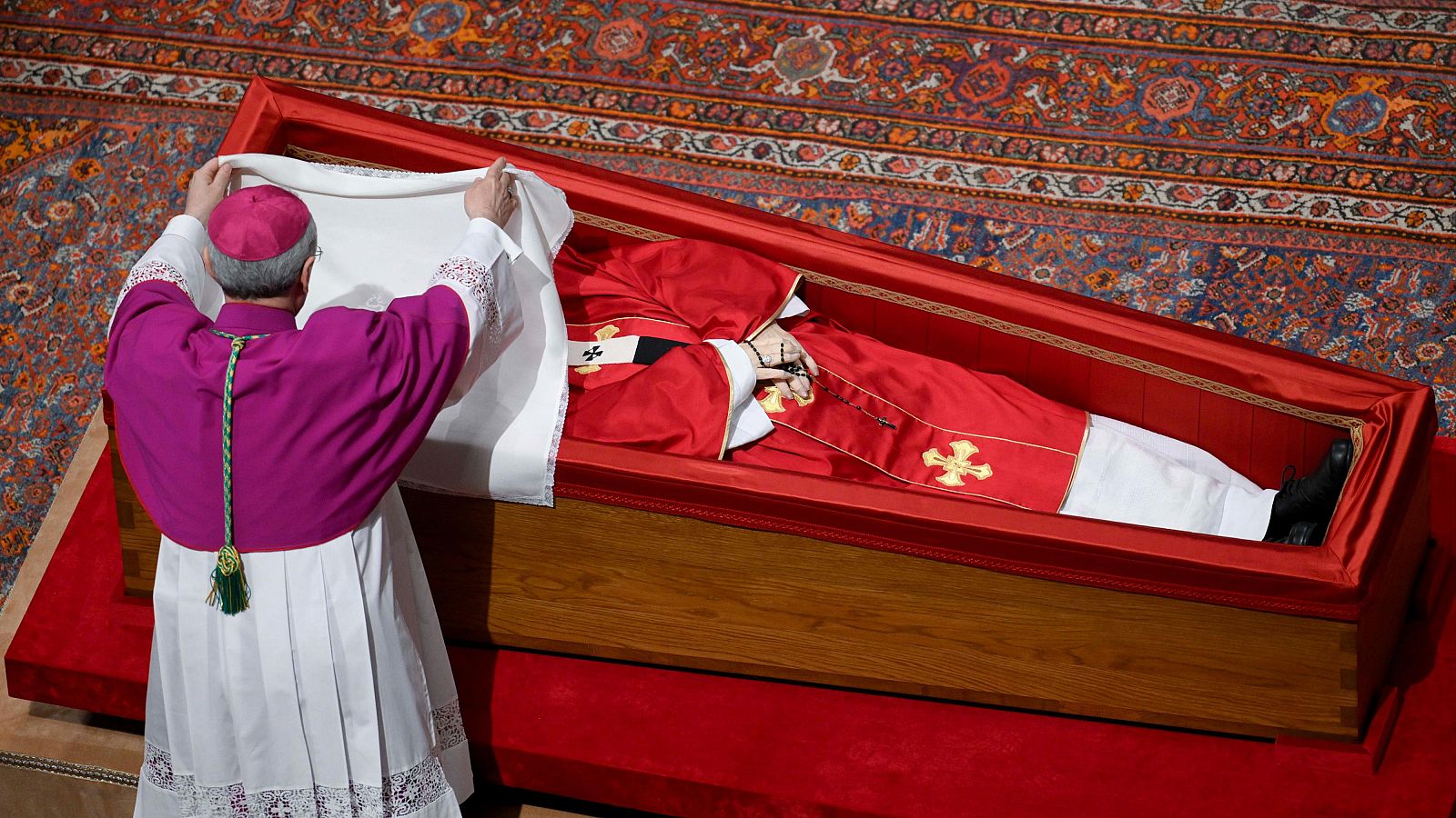 Así fue el cierre del féretro del ataúd del papa Francisco - Especiales informativos | Ver