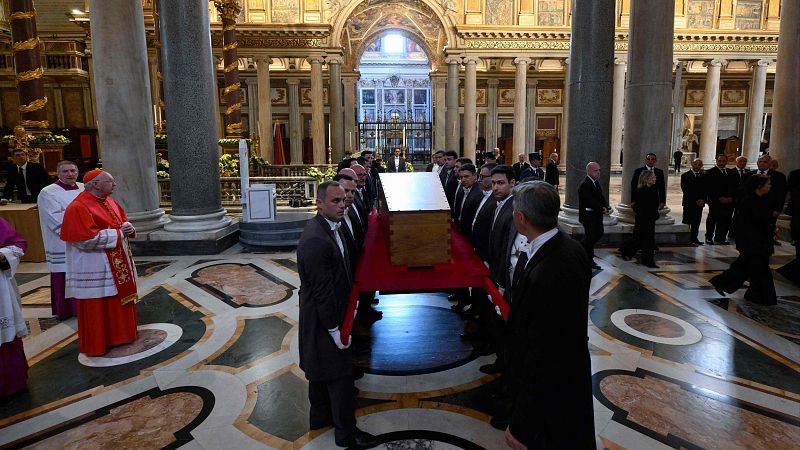 El papa Francisco ya descansa en la basílica de Santa María la Mayor