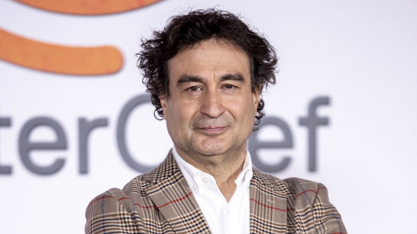 Pepe Rodríguez, presentador y jurado de MasterChef, ha desvelado los cinco primeros concursantes de MasterChef Celebrity durante la previa de la final de la Copa del Rey entre FC Barcelona - Real Madrid CF. ¡Muy pronto en La 1 y RTVE Play!