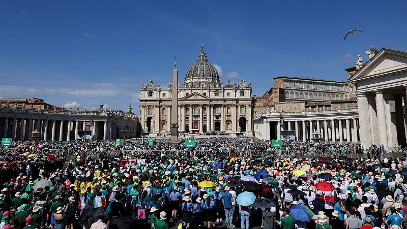Más de 200.000 jóvenes despiden al papa Francisco en San Pedro | Ver